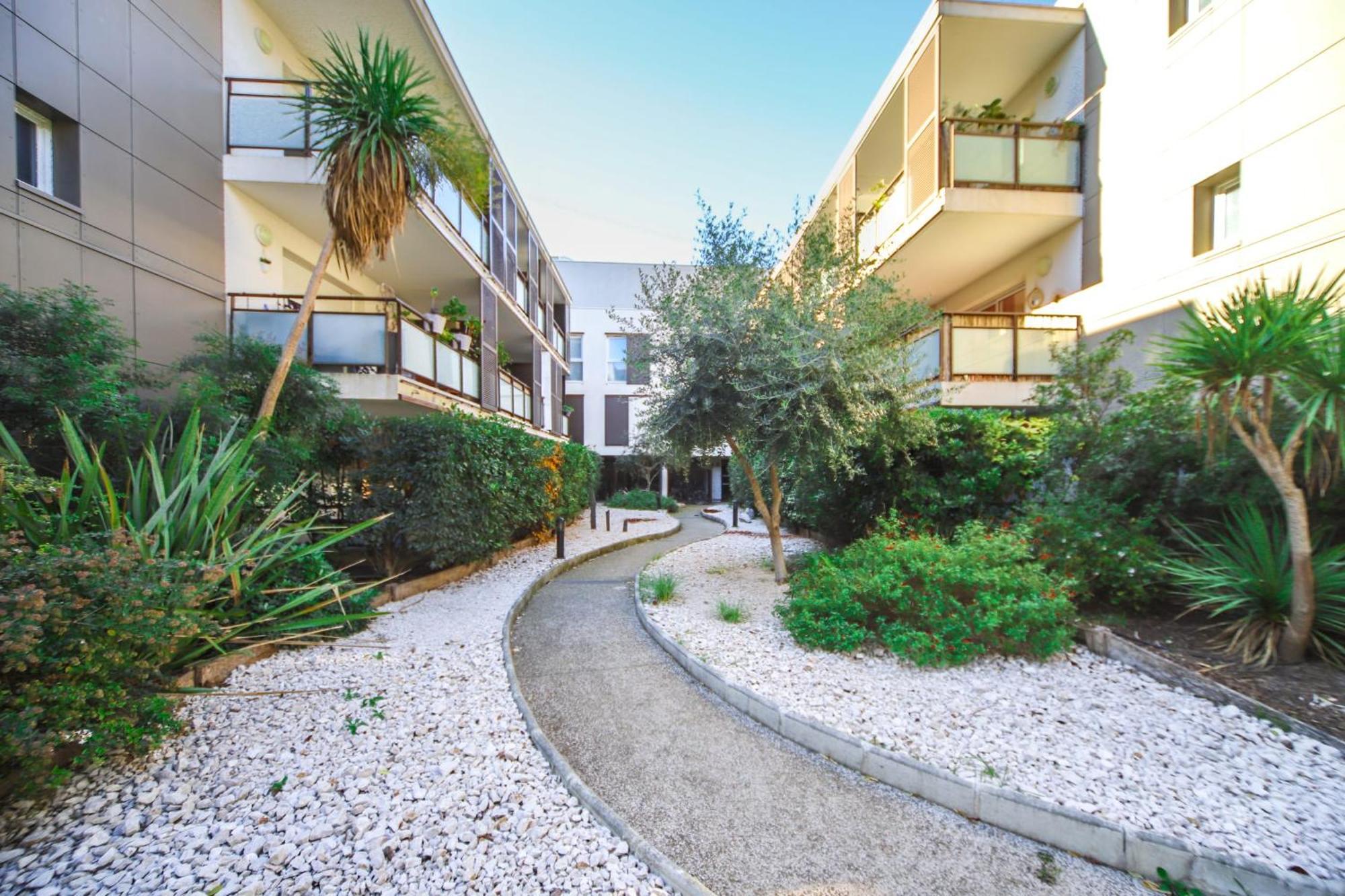 T2 Florescence Proche Montpellier Parking